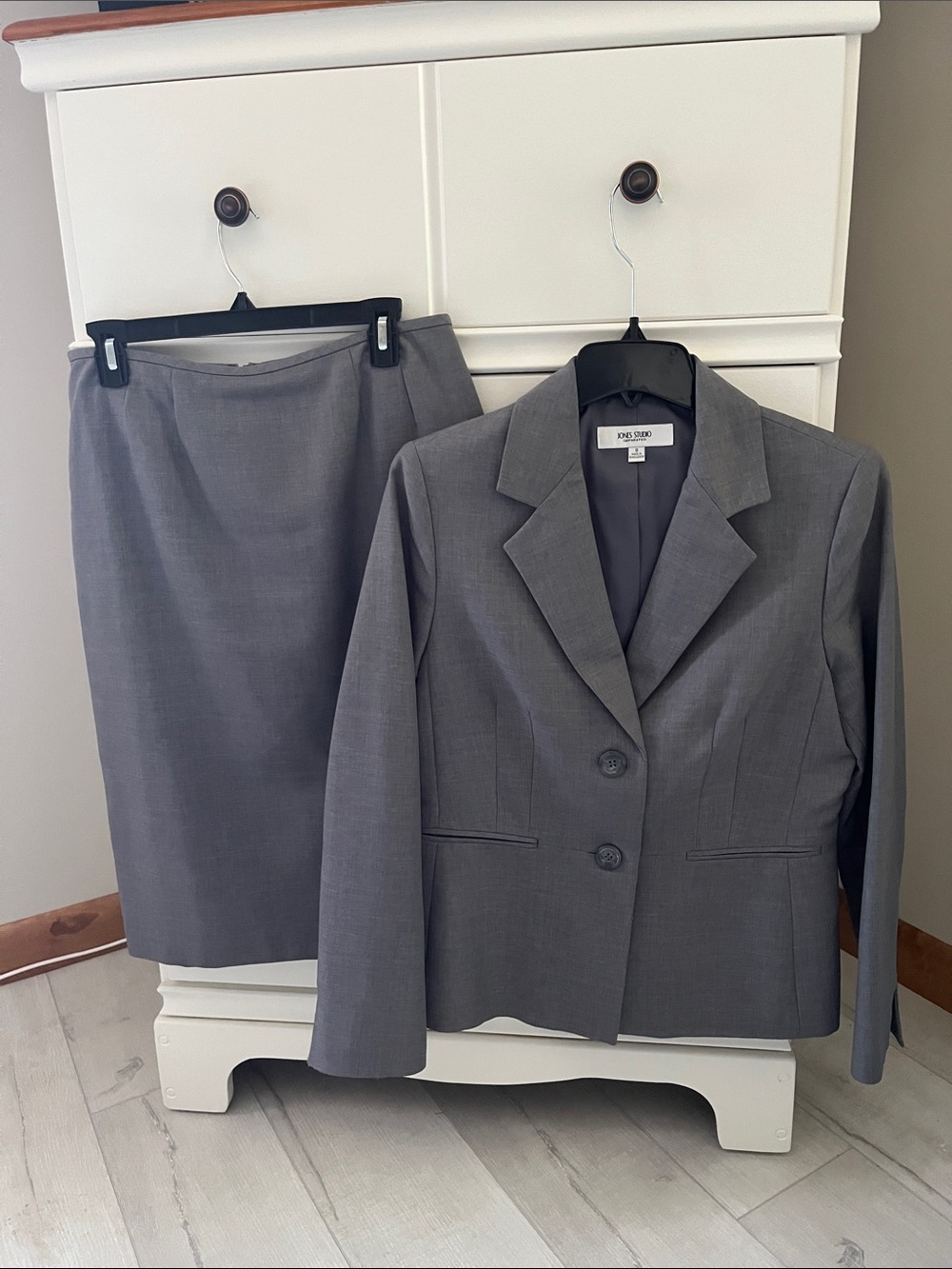 Jones Studio Gray Two-Piece Skirt Suit